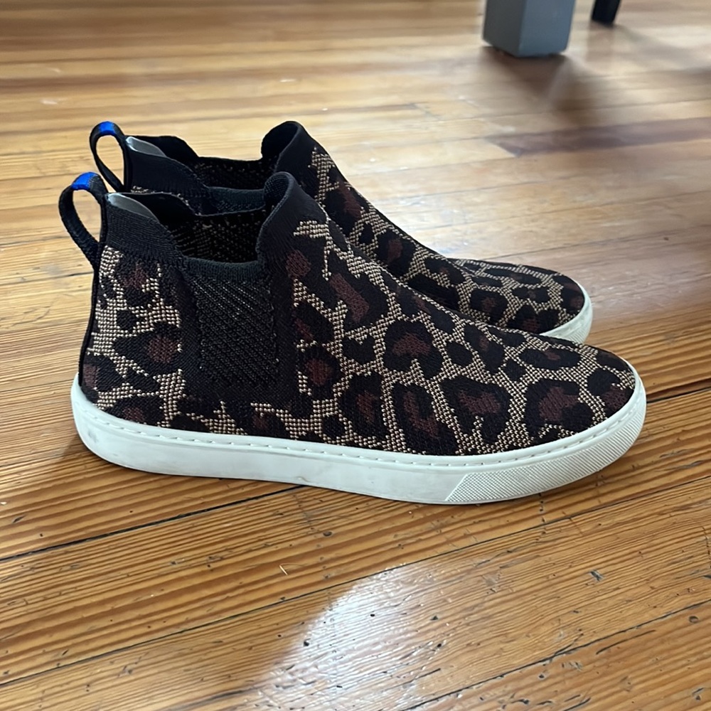 Rothy’s The Chelsea Boot in Leopard Print 8.5